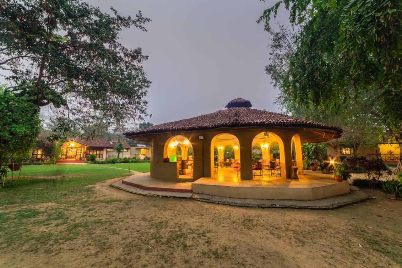 Green Mansions Jungle Resort Sauraha Exterior foto
